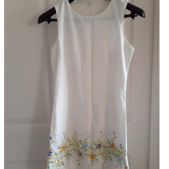 Vintage white floral-embroidered shift dress - Picture 1 of 4